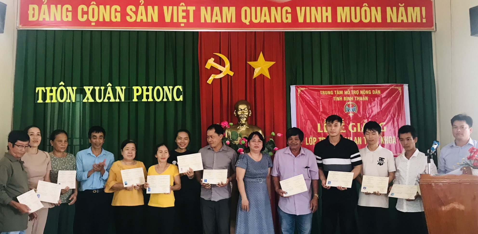 Bình Thuận: Bế mạc khóa học trồng rau; ra mắt Chi hội nông dân nghề nghiệp sản xuất rau an toàn- Ảnh 1.