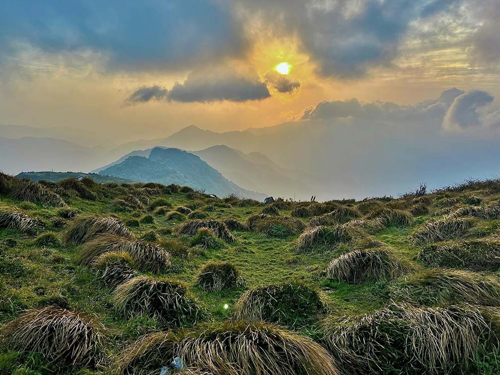 Cô gái 26 tuổi bỏ công việc văn phòng với mức lương ổn định, lên núi trở thành trekking tự do- Ảnh 2.