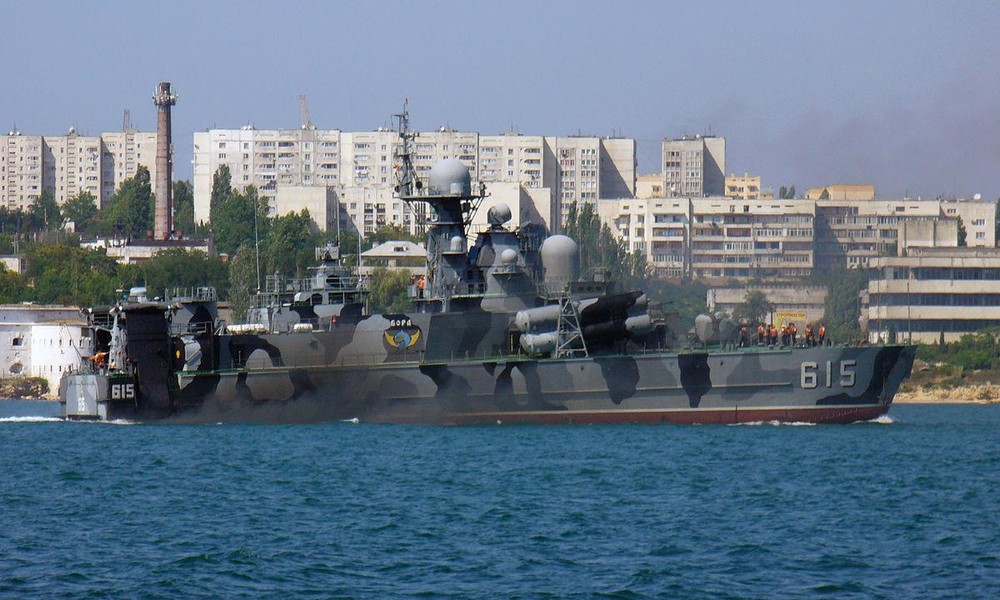 Hai tàu tên lửa "độc nhất vô nhị" của Hạm đội Biển Đen cấp tốc rời Crimea- Ảnh 12.