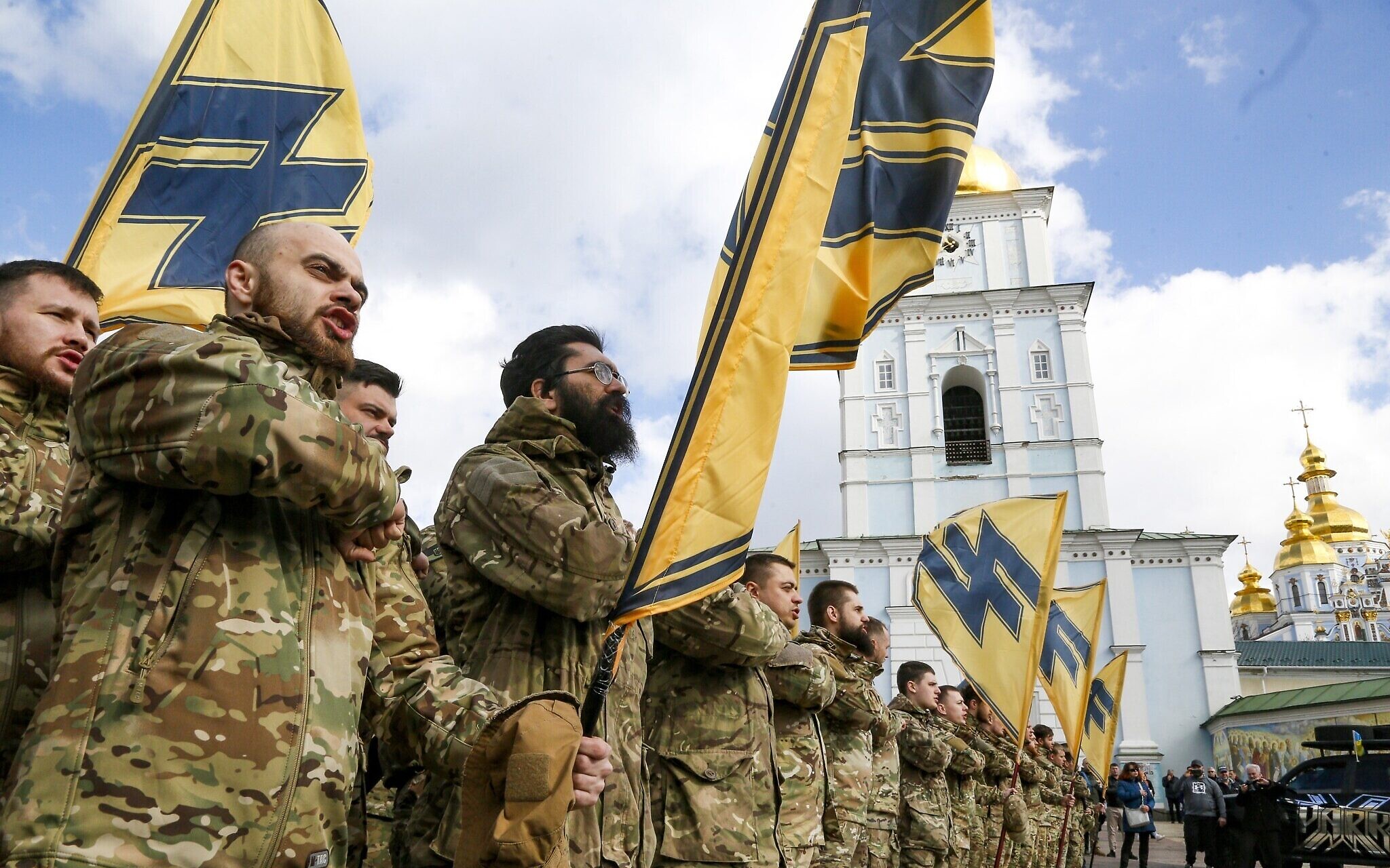 Dấu hiệu lữ đoàn Azov khét tiếng đảo chính quân sự ở Ukraine?- Ảnh 1.