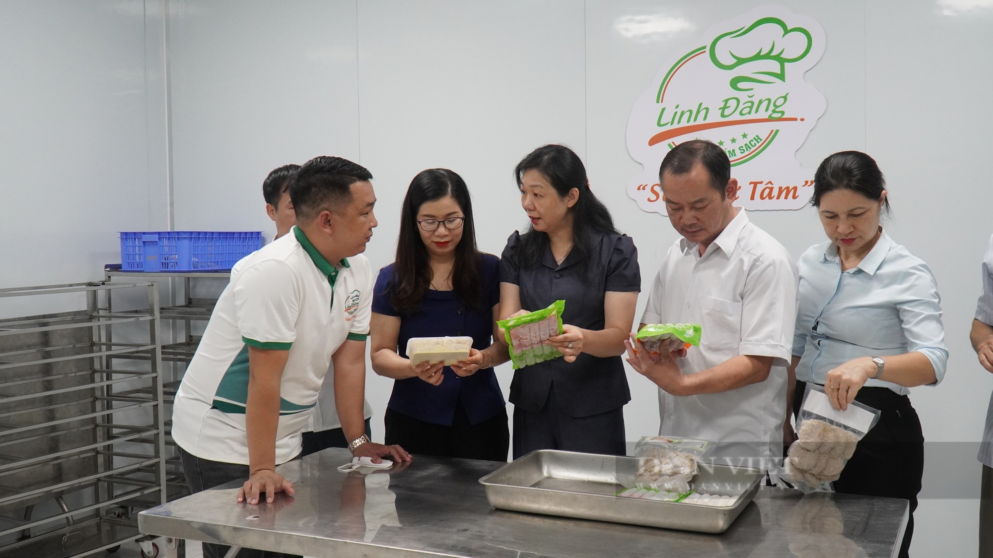 Đi thăm mô hình nuôi lợn, trồng dưa, Chủ tịch Hội Nông dân tỉnh Bắc Ninh ấn tượng vì hiệu quả kinh tế rất cao- Ảnh 6.