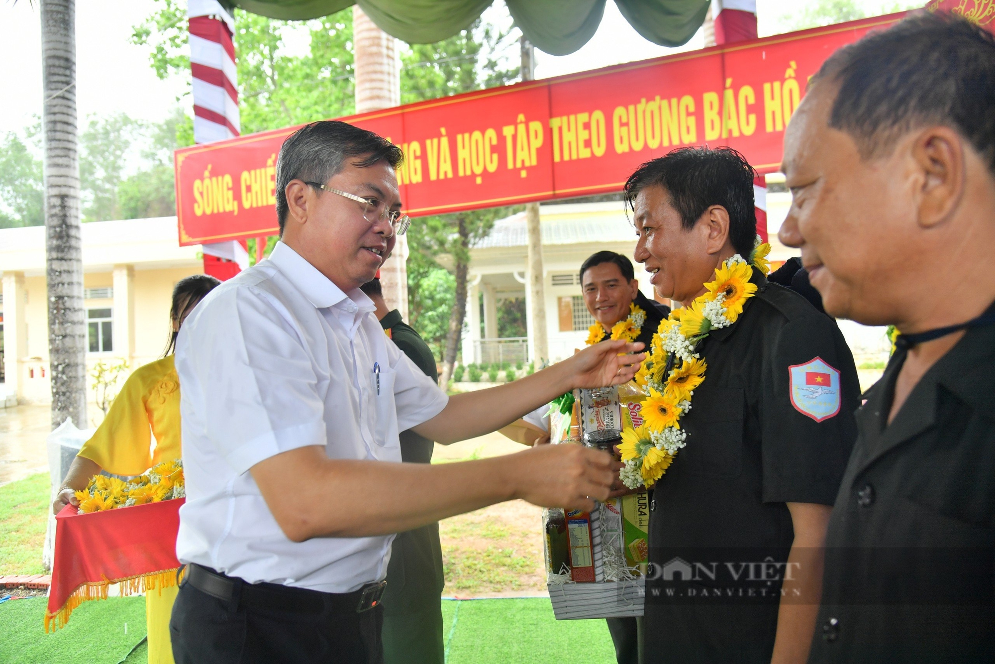 Xúc động lễ đón 27 hài cốt liệt sĩ hy sinh trên đất bạn Campuchia về nước- Ảnh 5.