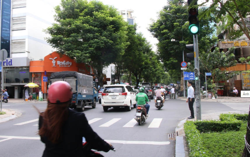 Bỏ đếm thời gian đèn tín hiệu giao thông: Bất ngờ cách làm ở Trung Quốc và Singapore, Cục Đường bộ Việt Nam lên tiếng- Ảnh 1.