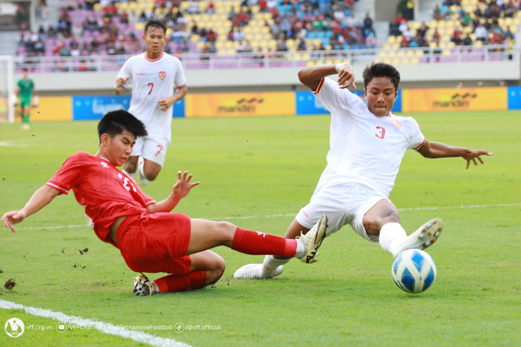 U16 Việt Nam thảm bại 1-5 trước U16 Indonesia: Hiệu ứng domino sụp đổ thời hậu HLV Troussier- Ảnh 1.