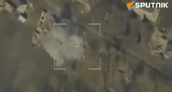 Xe tăng Ukraine nổ tung khi trúng đạn pháo thông minh của Nga- Ảnh 26.