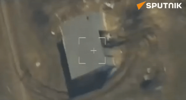 Xe tăng Ukraine nổ tung khi trúng đạn pháo thông minh của Nga- Ảnh 28.