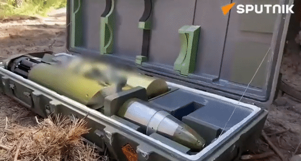 Xe tăng Ukraine nổ tung khi trúng đạn pháo thông minh của Nga- Ảnh 5.