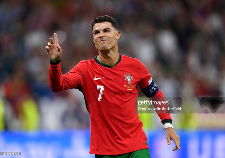 Ronaldo bị UEFA điều tra trước đại chiến với Pháp, đối diện nguy cơ bị treo giò- Ảnh 1.