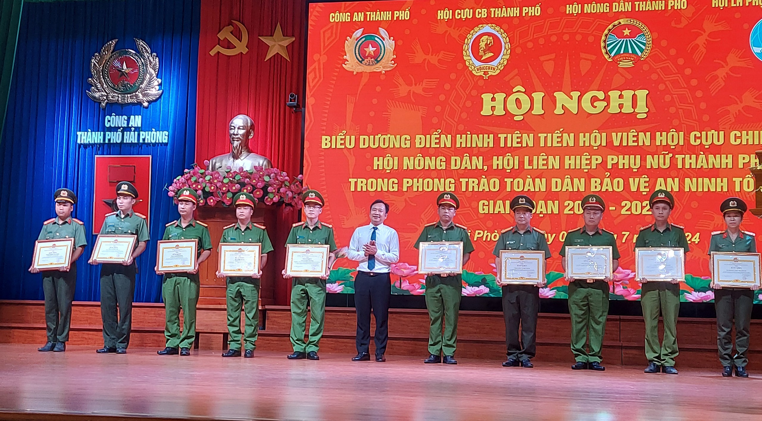 Hải Phòng: Biểu dương 114 điển hình tiên tiến trong phong trào toàn dân bảo vệ an ninh Tổ quốc- Ảnh 4.