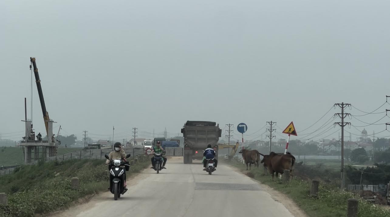 Hà Nội yêu cầu hoàn thành xây dựng cống qua đê trước mùa mưa bão năm 2024- Ảnh 1.