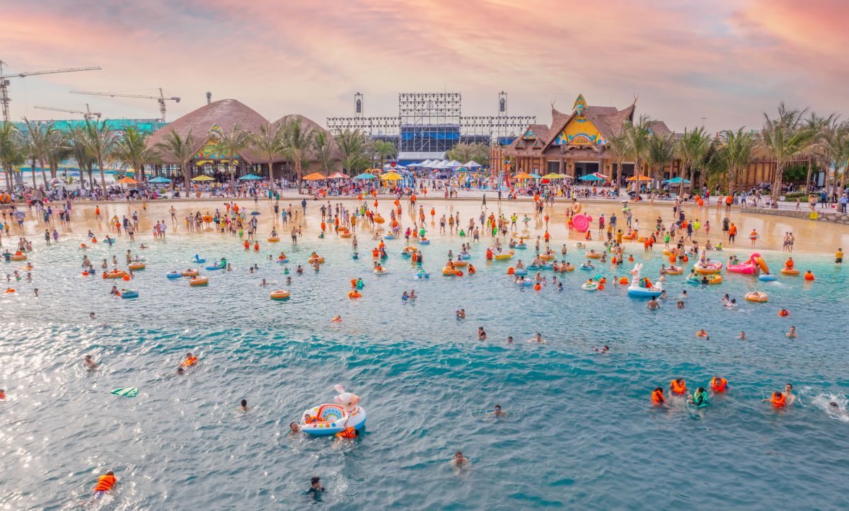 “Kỳ quan biển” VinWonders Wave Park mang tới kỳ nghỉ dưỡng biển 5 sao ngay phía Đông Hà Nội.