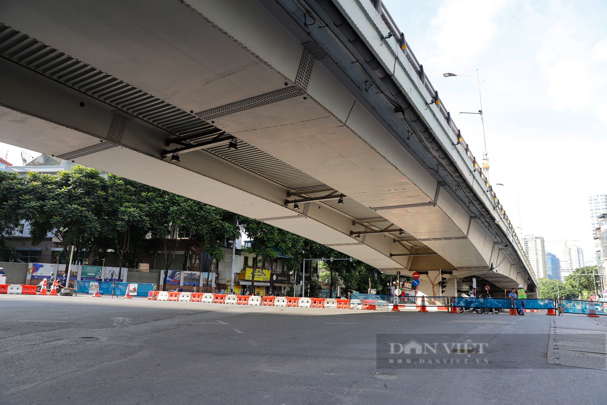 Sau khi rào chắn để thi công ngầm tuyến metro Nhổn - ga Hà Nội, giao thông diễn ra như thế nào?- Ảnh 3.