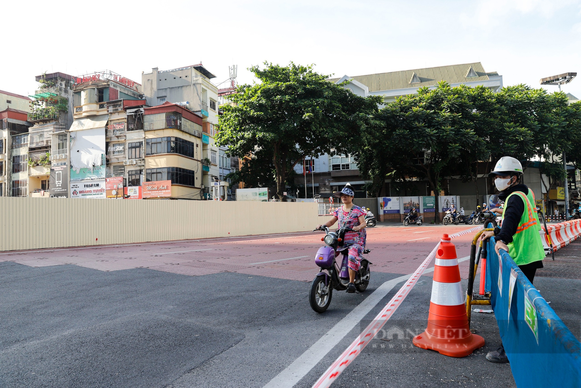 Sau khi rào chắn để thi công ngầm tuyến metro Nhổn - ga Hà Nội, giao thông diễn ra như thế nào?- Ảnh 11.