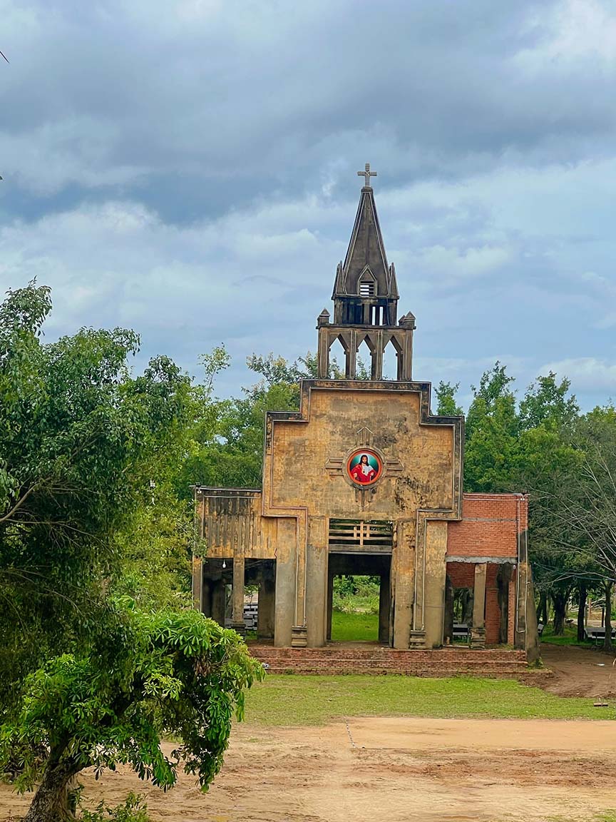 Du lịch Tây Nguyên: Chàng trai đam mê xê dịch từ chối cưỡi voi tại Buôn Jun, Đắk Lắk- Ảnh 2.