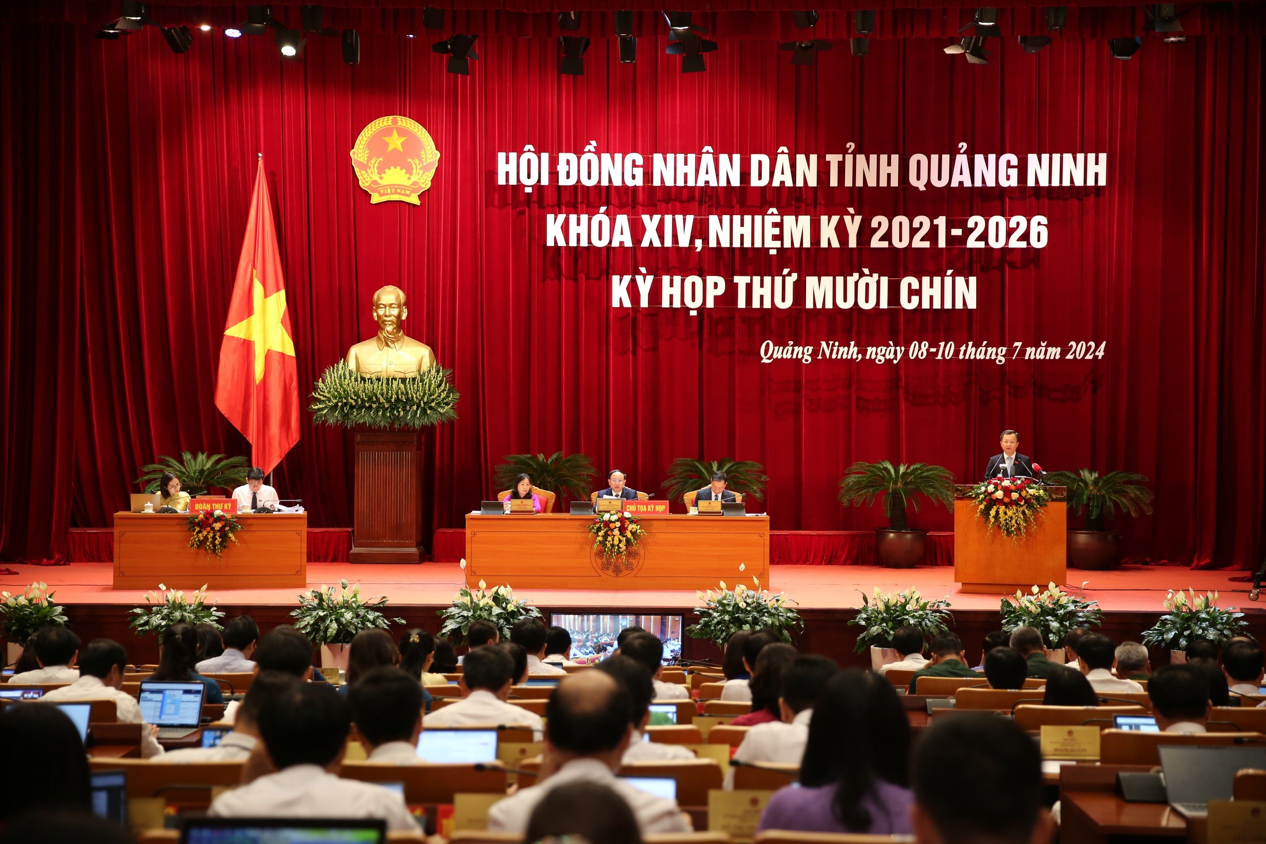 GRDP Quảng Ninh đứng thứ 8 cả nước 6 tháng đầu năm 2024- Ảnh 1.