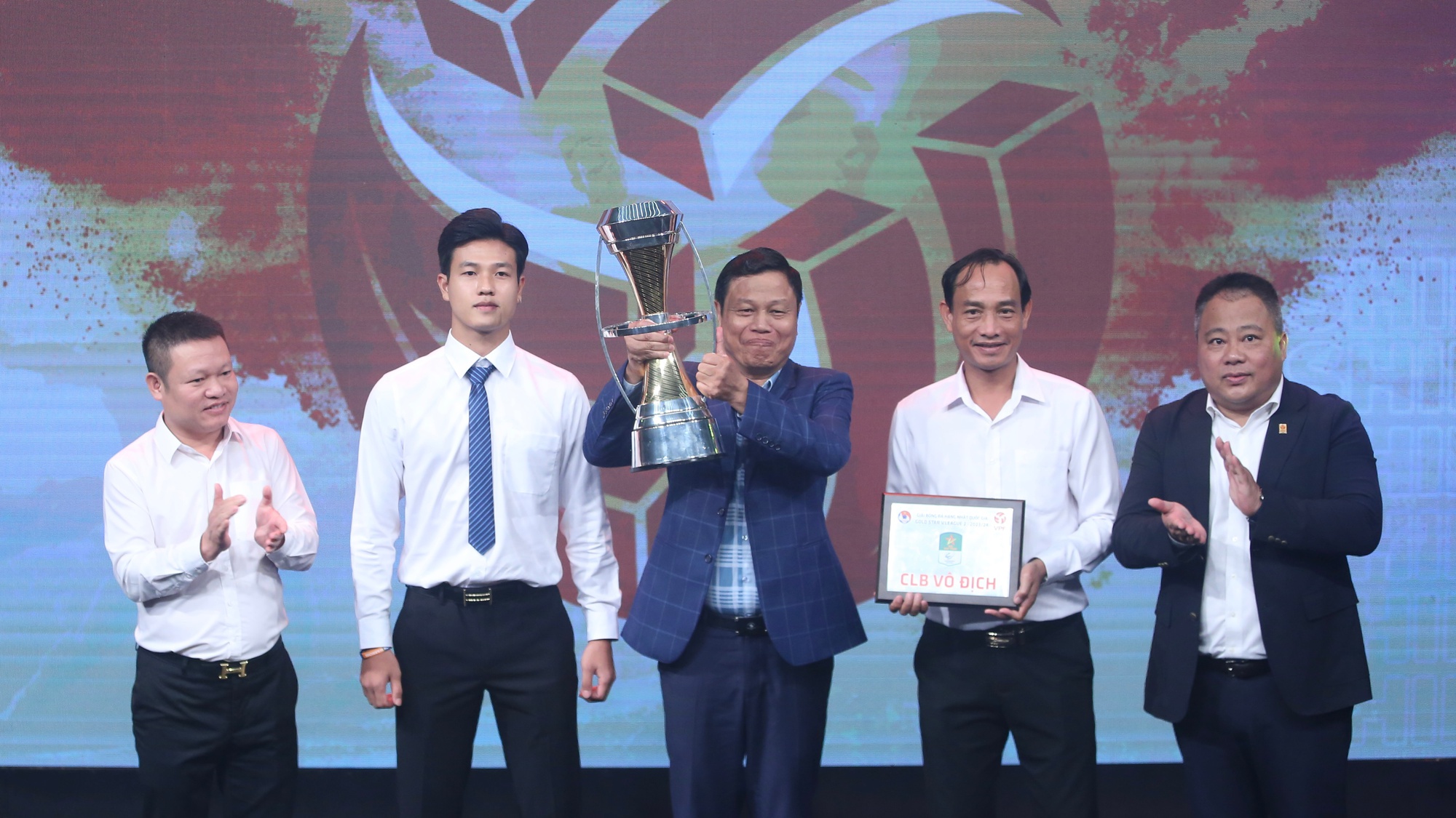 Rafaelson nói tiếng Việt khi nhận hat-trick giải thưởng V.League Awards 2024- Ảnh 5.