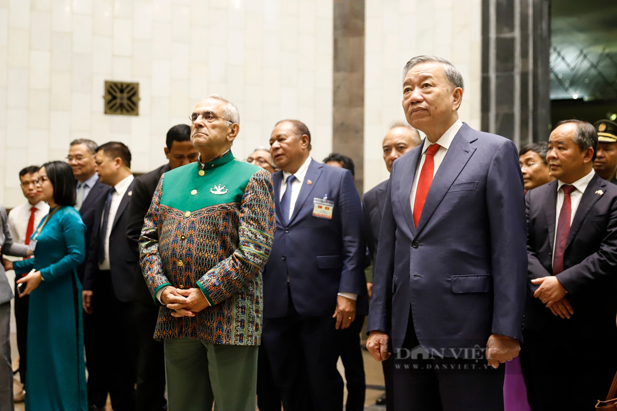 Chủ tịch nước Tô Lâm cùng Tổng thống Timor Leste tham quan Bảo tàng Hồ Chí Minh- Ảnh 3.