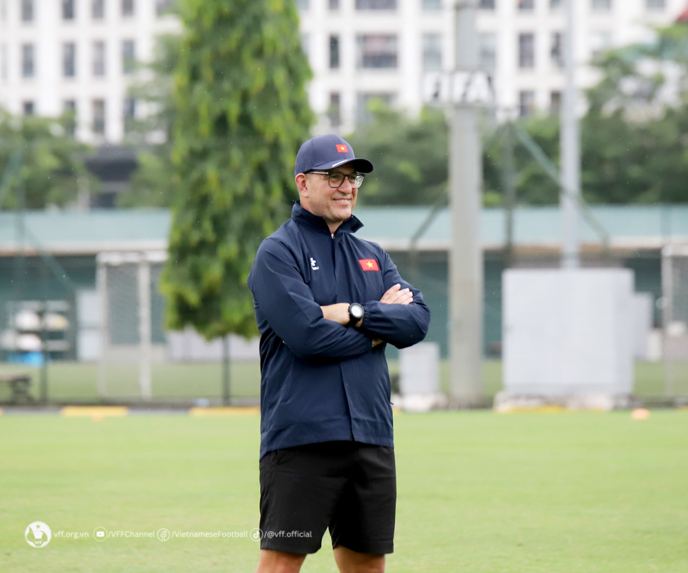 HLV Cristiano Roland: "Tôi rất tự hào khi trở thành HLV trưởng đội tuyển U16 Việt Nam"- Ảnh 1.