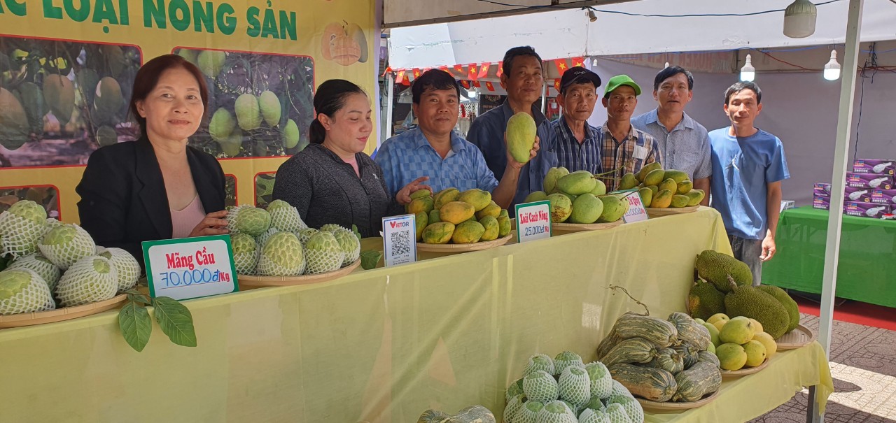 Đặc sản tươi ngon các vùng miền được giới thiệu tại Phiên chợ nông sản và sản phẩm OCOP Khánh Hòa 2024- Ảnh 6.