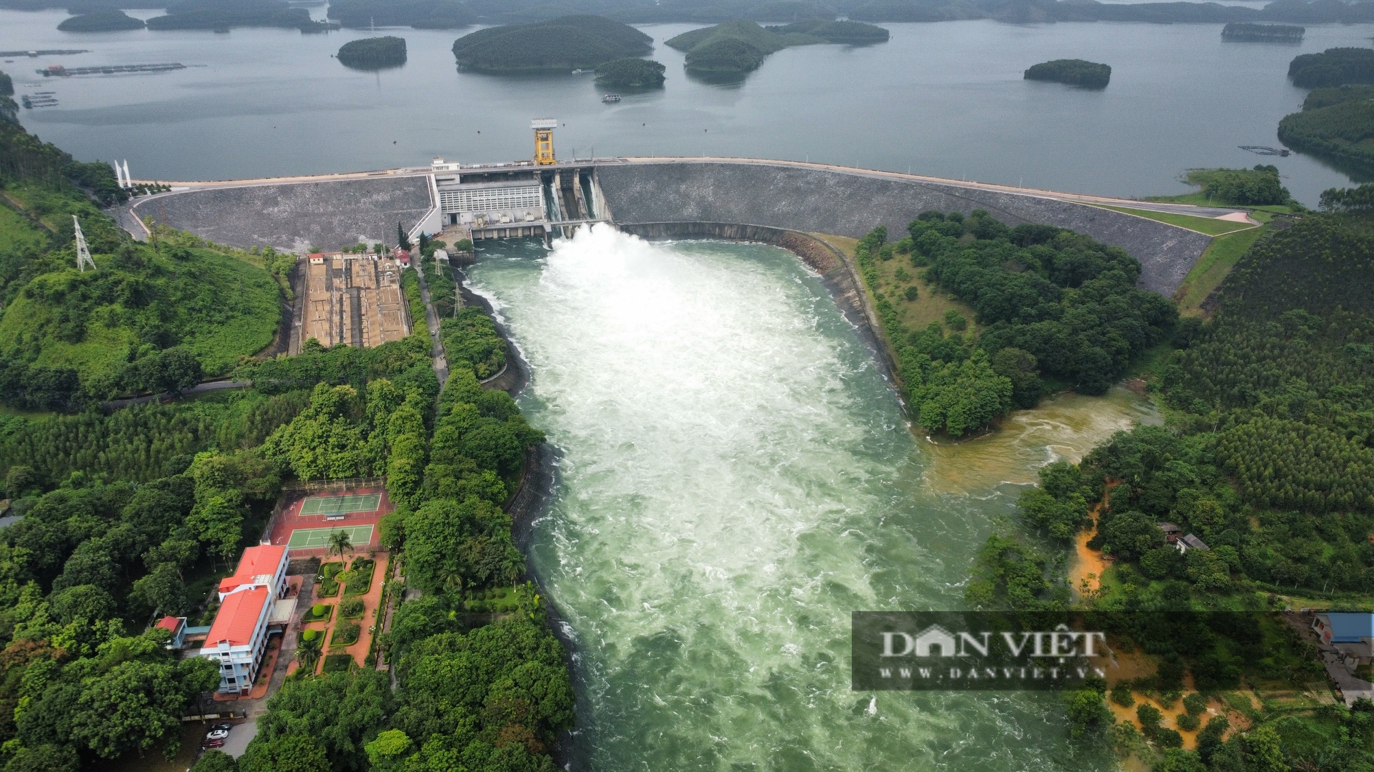 Thủy điện Thác Bà xả lũ khiến hạ lưu ngập nặng: Mong mỏi của người dân bị ảnh hưởng - Ảnh 7.