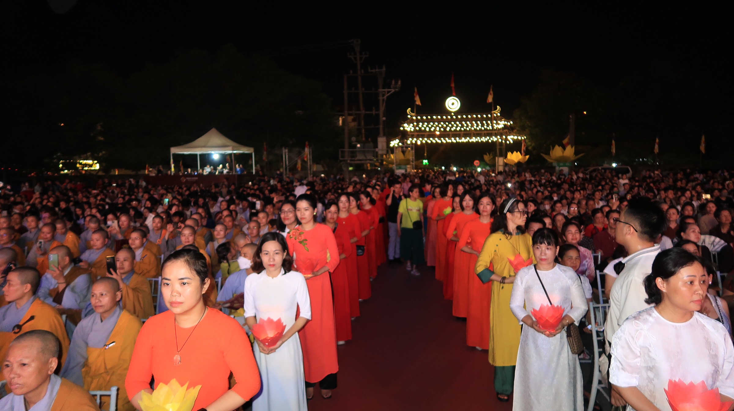 Trao 9 nhà Nhân Ái trị giá 900 triệu đồng dịp Đêm hội Hoa Đăng mừng Vu lan báo hiếu ở Hải Phòng- Ảnh 5.