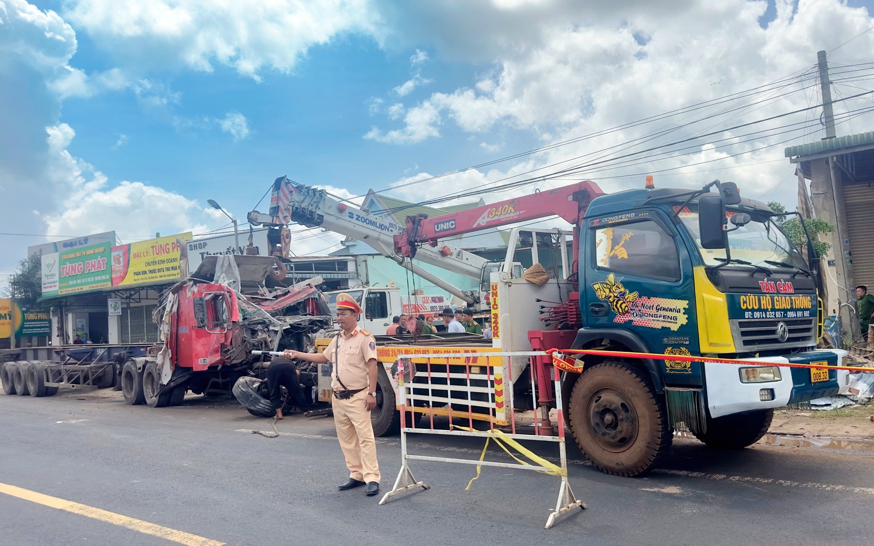 TIN NÓNG 24 GIỜ QUA: Một phạm nhân đâm bạn tù tử vong; dùng khúc xương đập phá ô tô, đe dọa tài xế - Ảnh 6.