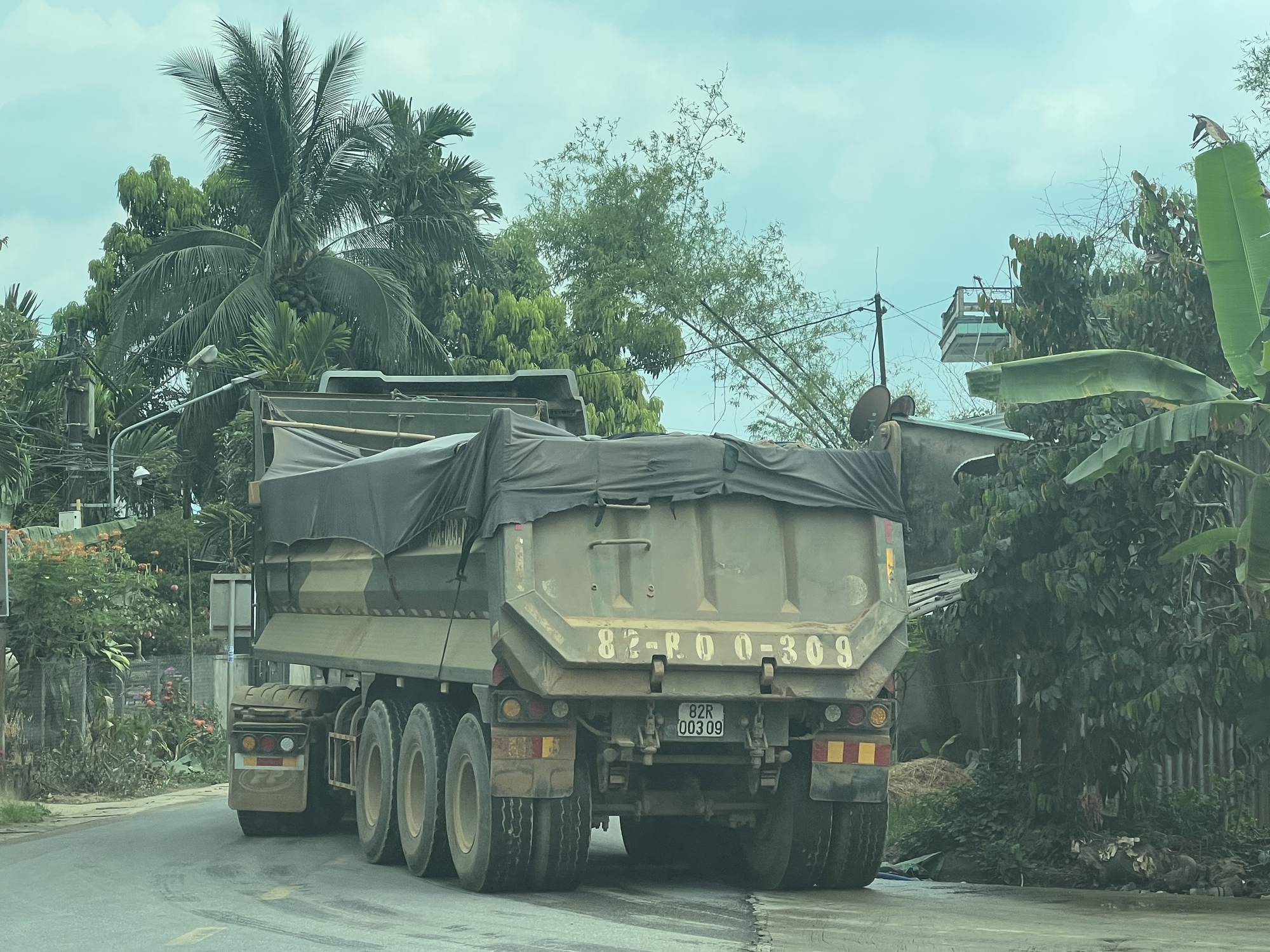 Bình Định lần đầu tiên xuất hiện 2 trạm kiểm tra tự động "chục tỷ" để "tóm" xe quá tải- Ảnh 1.