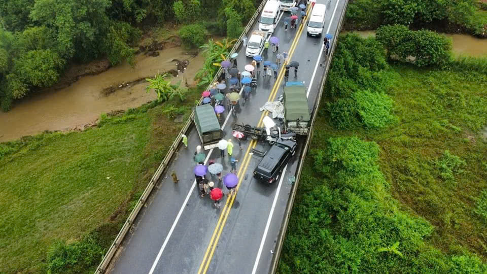 Tai nạn trên cao tốc Nội Bài - Lào Cai khiến một người tử vong - Ảnh 1.