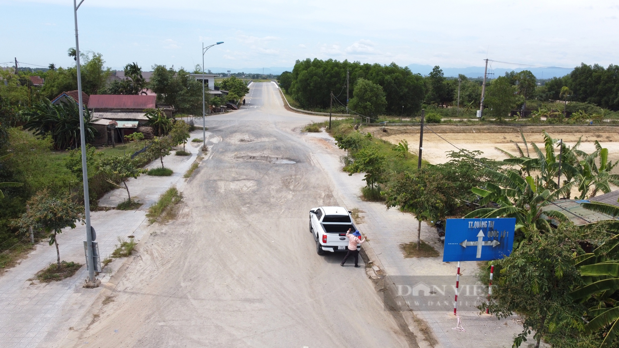 Đường 150 tỷ đồng ở Quảng Trị vừa thi công xong đã phải đào lên sửa chữa- Ảnh 5.