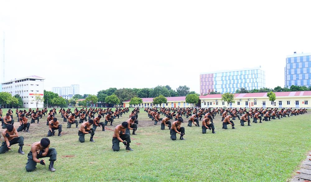 Các cán bộ quy hoạch Ủy viên Trung ương Đảng khóa XIV thăm thực địa cảnh sát cơ động giải tán đám đông, gây rối - Ảnh 2.