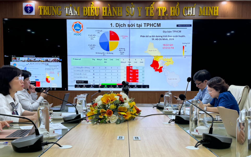 TP.HCM khẩn trương cập nhật danh sách trẻ tiêm chủng vắc xin sởi - Ảnh 2.