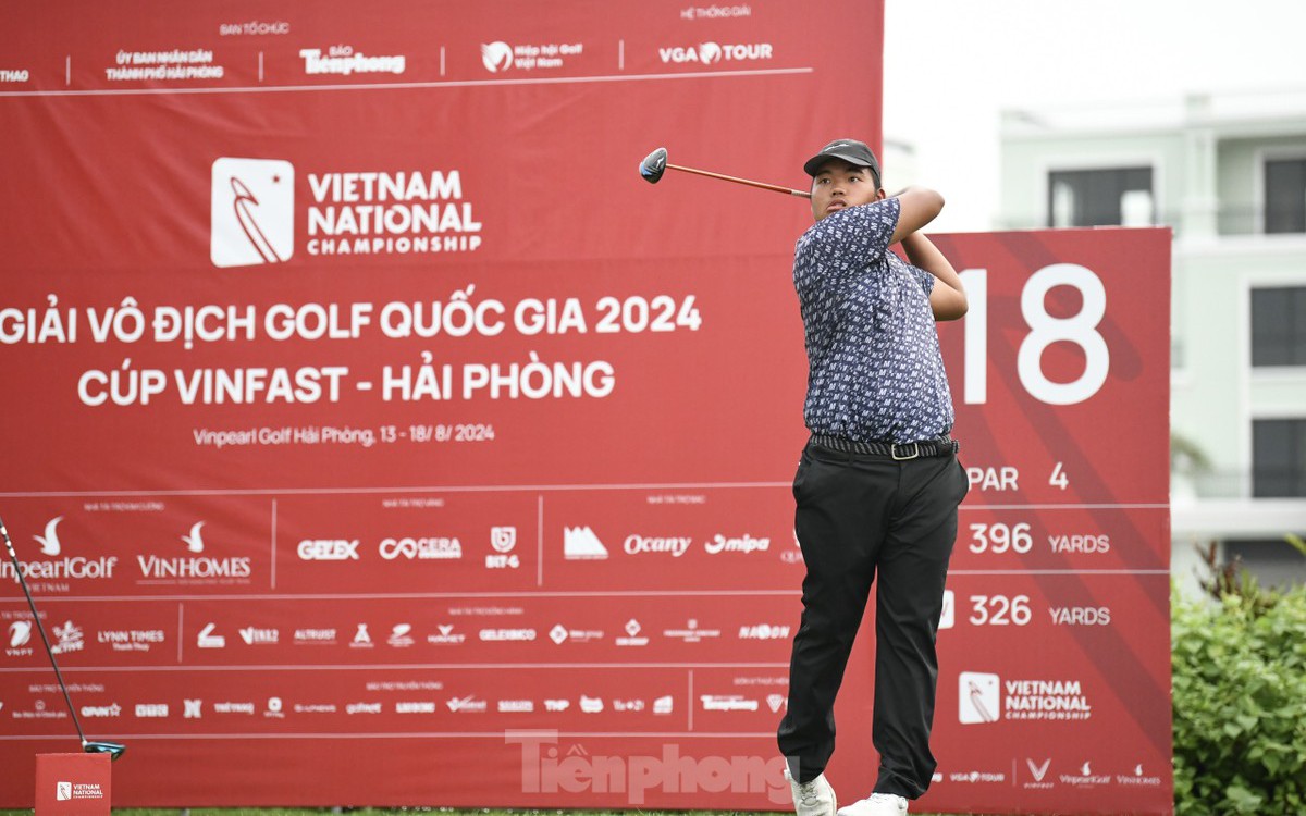 Vòng 2 giải vô địch Golf Quốc gia 2024: "Gặt" 6 điểm birdie, Đoàn Uy vươn lên dẫn đầu bảng nam - Ảnh 1.