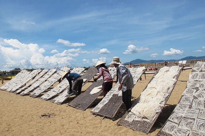 Dòng sông dài 171km, mạch nguồn từ một ngọn núi cao Kon Tum chảy về Bình Định, lúc biến mất, khi hiện ra - Ảnh 2.