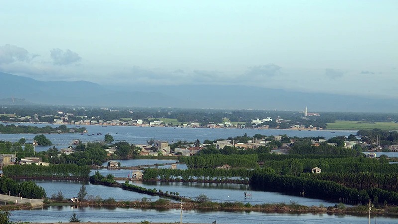 Dòng sông dài 171km, mạch nguồn từ một ngọn núi cao Kon Tum chảy về Bình Định, lúc biến mất, khi hiện ra - Ảnh 1.