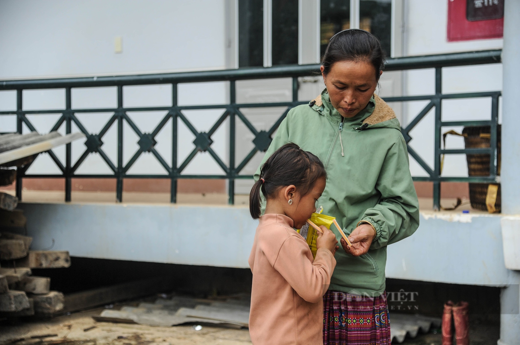 Gói quà đầy ắp yêu thương sẻ chia với khó khăn người dân vùng rốn lũ Sơn La - Ảnh 5.