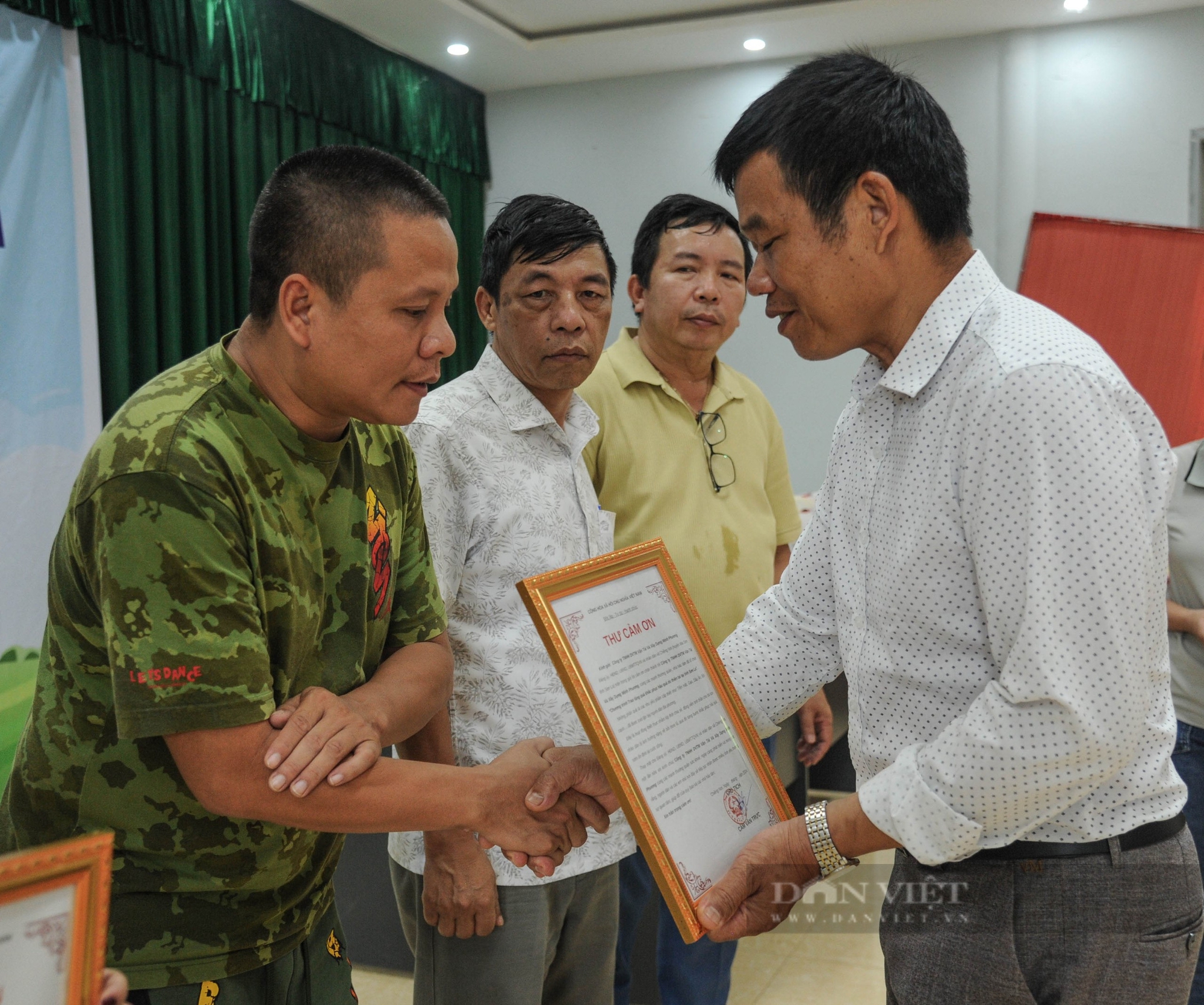 Gói quà đầy ắp yêu thương sẻ chia với khó khăn người dân vùng rốn lũ Sơn La - Ảnh 37.