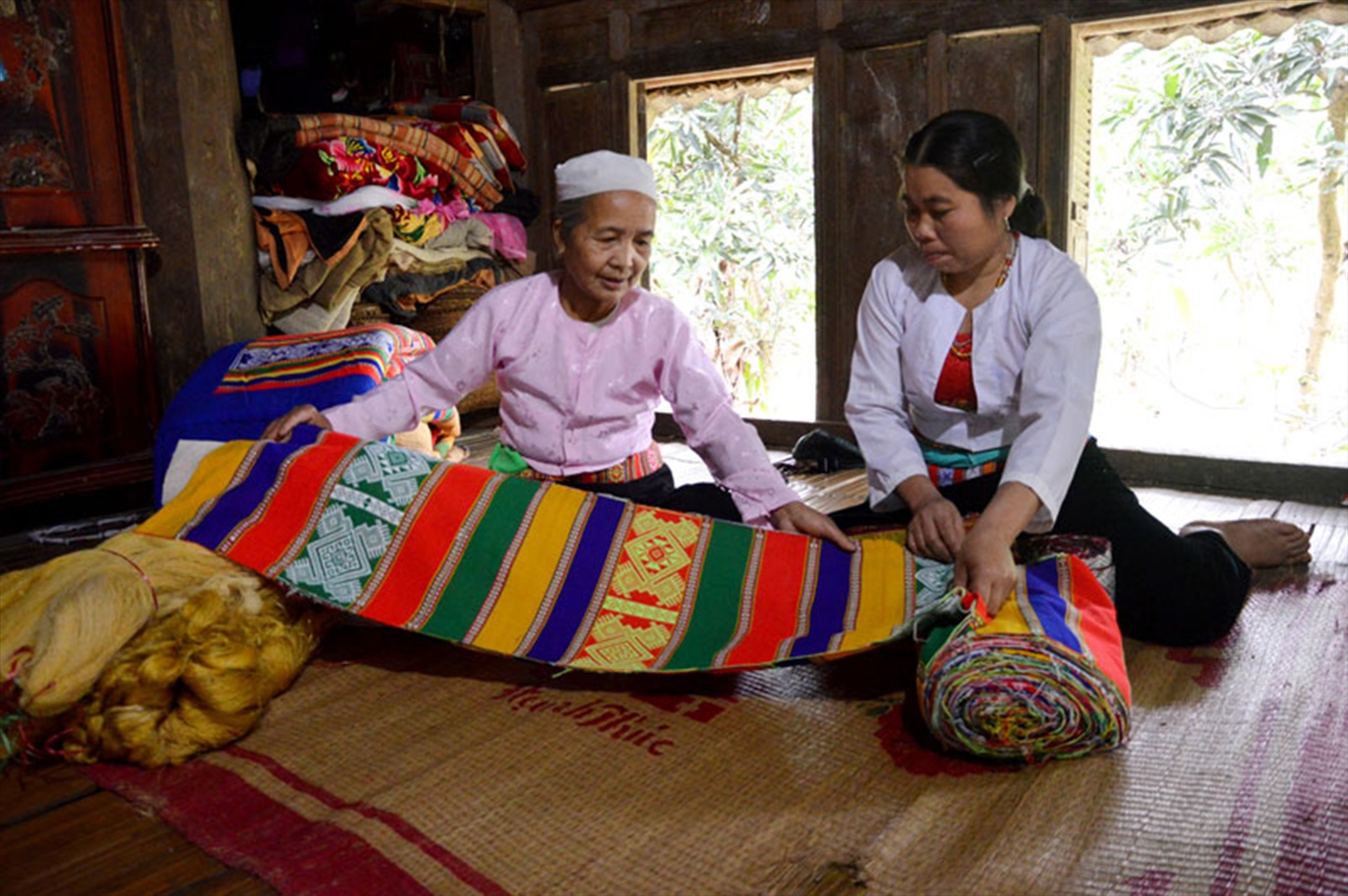 Dệt thổ cẩm của người Mường ở Phú Thọ vừa trở thành di sản văn hóa phi vật- Ảnh 2.