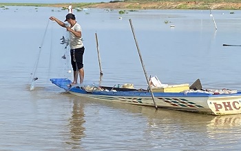 Đuổi bắt loài cá Hàm Hương ở cửa sông, dân làng cổ Quảng Bình làm nước chấm ngon tiến vua - Ảnh 8.