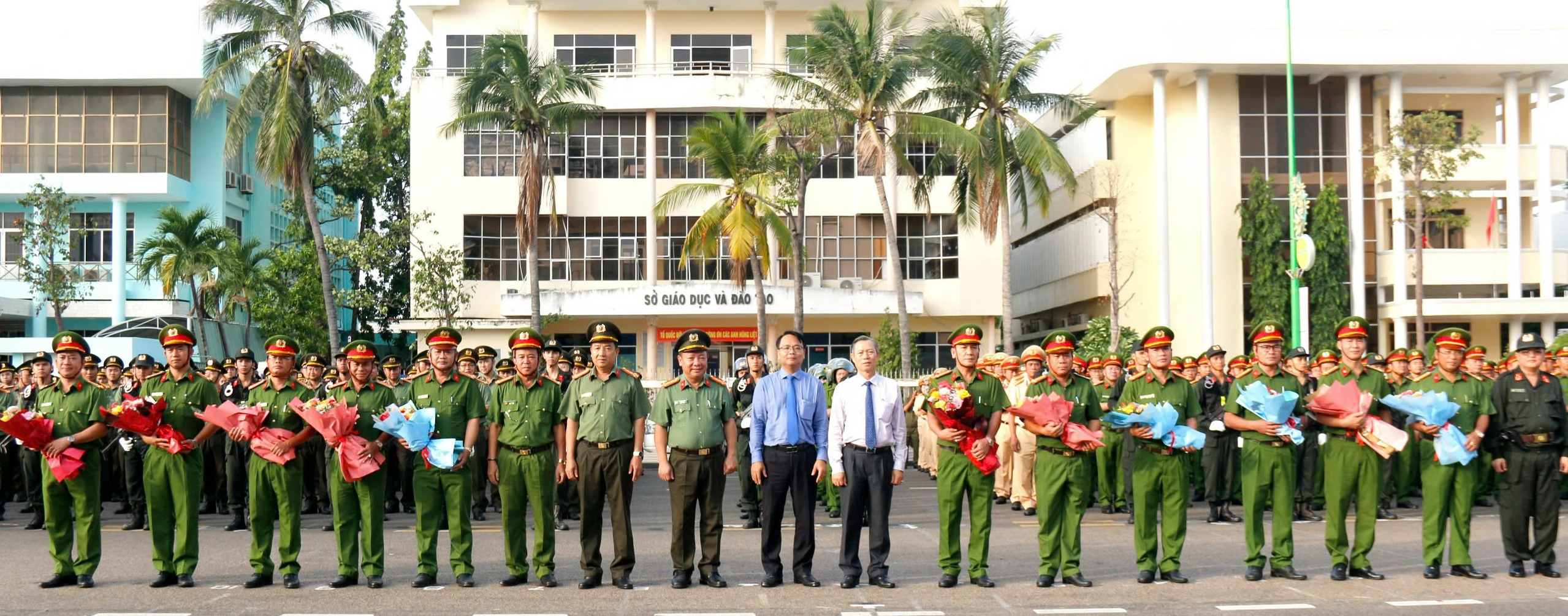 Công an Bình Thuận triển khai lực lượng tấn công, trấn áp tội phạm, bảo đảm an ninh trật tự- Ảnh 1.