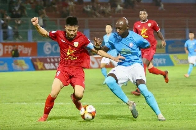 Chuyện hợp đồng trái phép tại V.League và hệ lụy khôn lường - Ảnh 2.