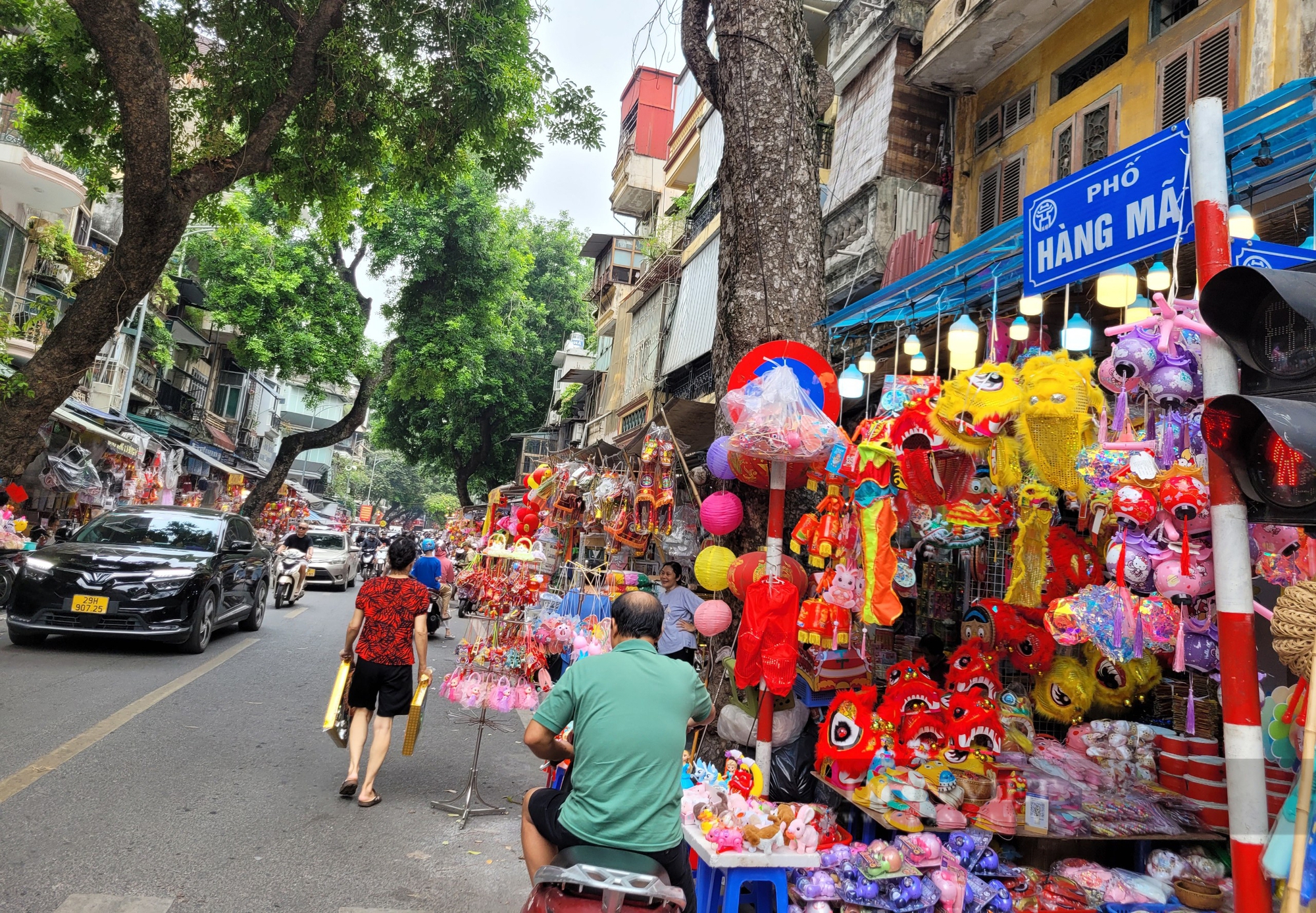 Ngày Rằm tháng 7, "thủ phủ vàng mã" khu phố cổ Hà Nội bị "lãng quên" - Ảnh 1.