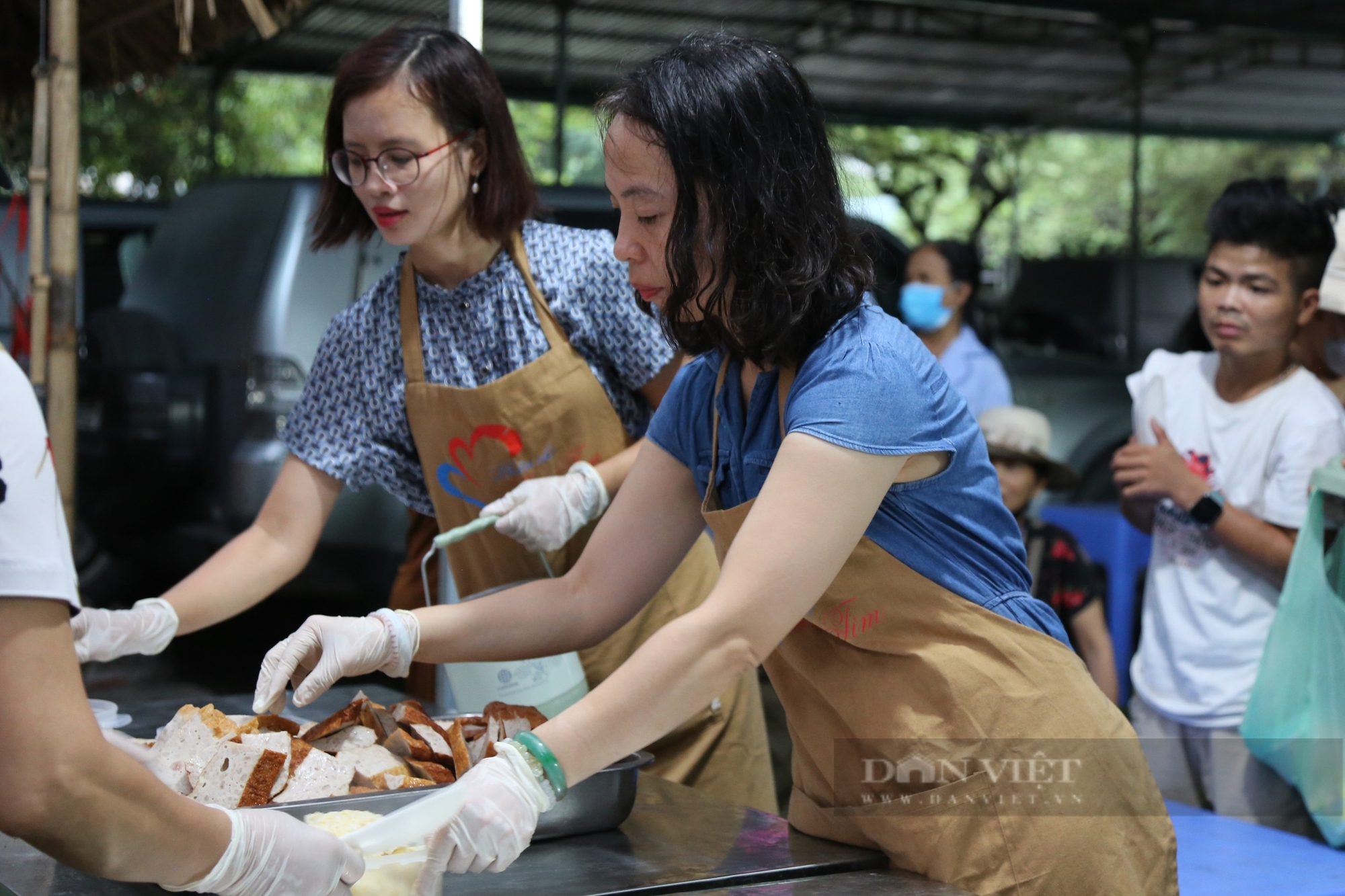 Trao những suất cơm 0 đồng, tiếp thêm niềm tin cho người khiếm thị tại Hà Nội- Ảnh 8.