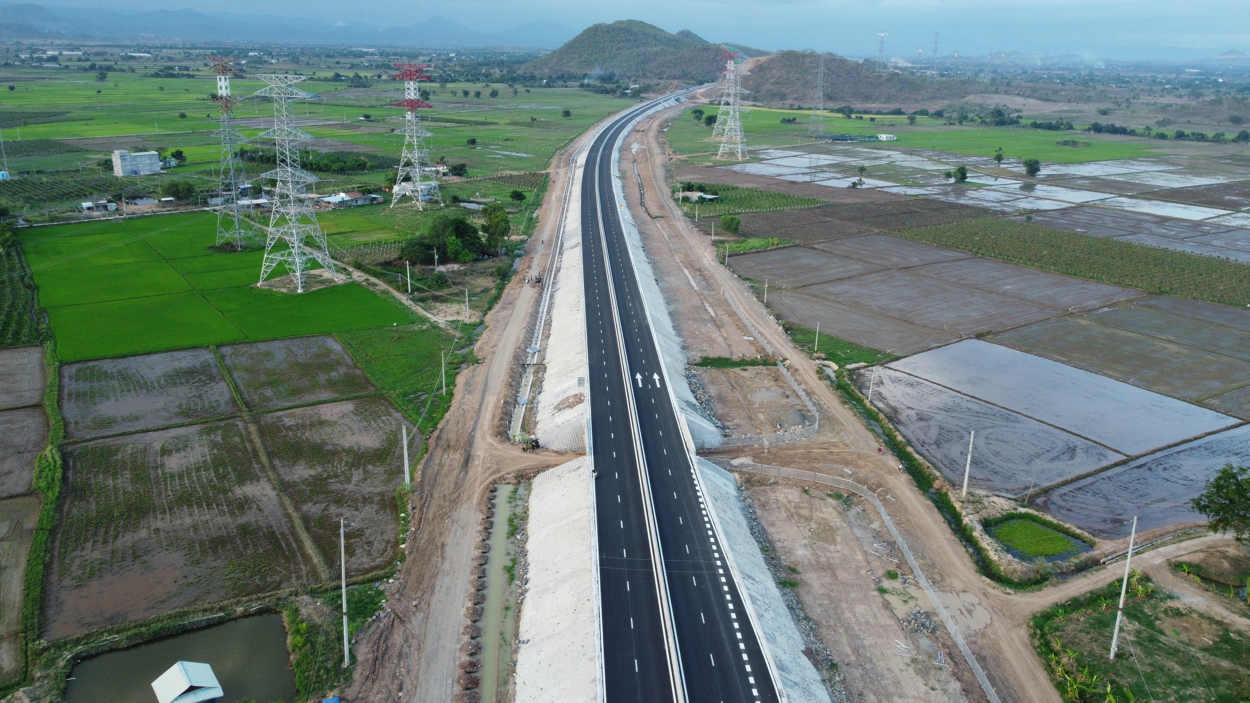 80 năm ngành GTVT: "giao thông vững bước, Đất nước phồn vinh" - Ảnh 1.