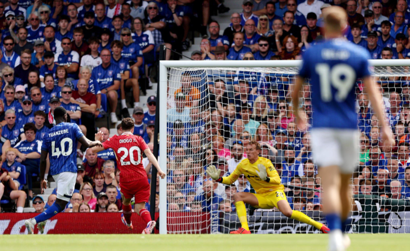 Salah vừa ghi bàn vừa kiến tạo, Liverpool vượt qua Ipswich - Ảnh 2.