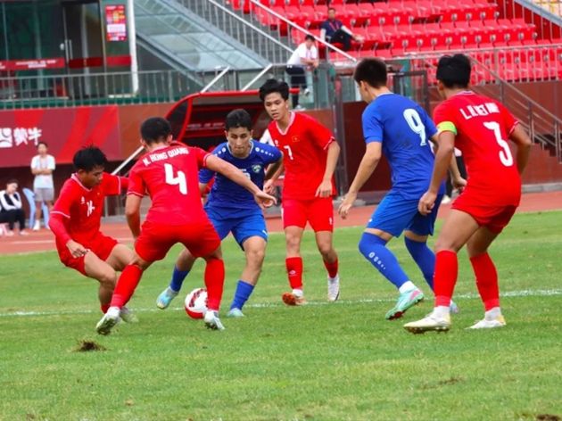 U16 Việt Nam thắng đậm U16 Uzbekistan, CĐV Đông Nam Á phản ứng bất ngờ - Ảnh 1.