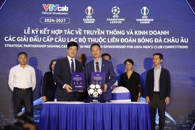 Bản quyền Ngoại hạng Anh 2024/2025: "CĐV phải chịu chi nếu muốn xem thêm Champions League..." - Ảnh 1.