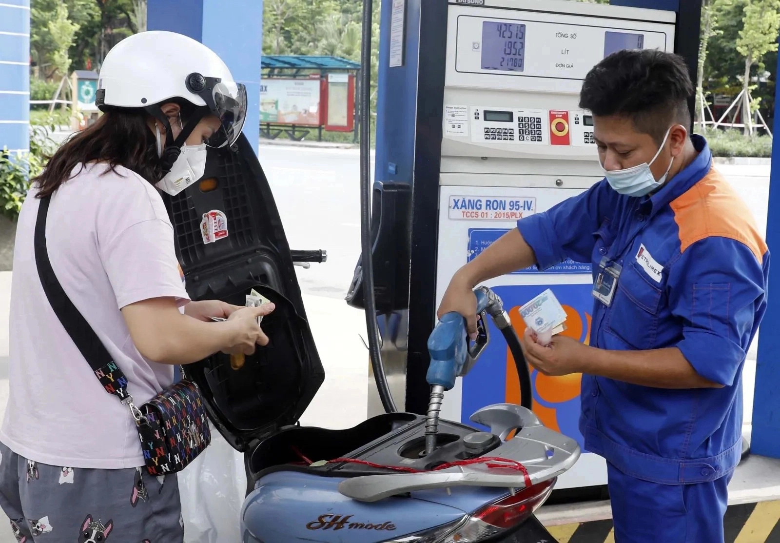 Thị trường xăng dầu biến động, Bộ Công Thương ra văn bản chỉ đạo đặc biệt - Ảnh 1.