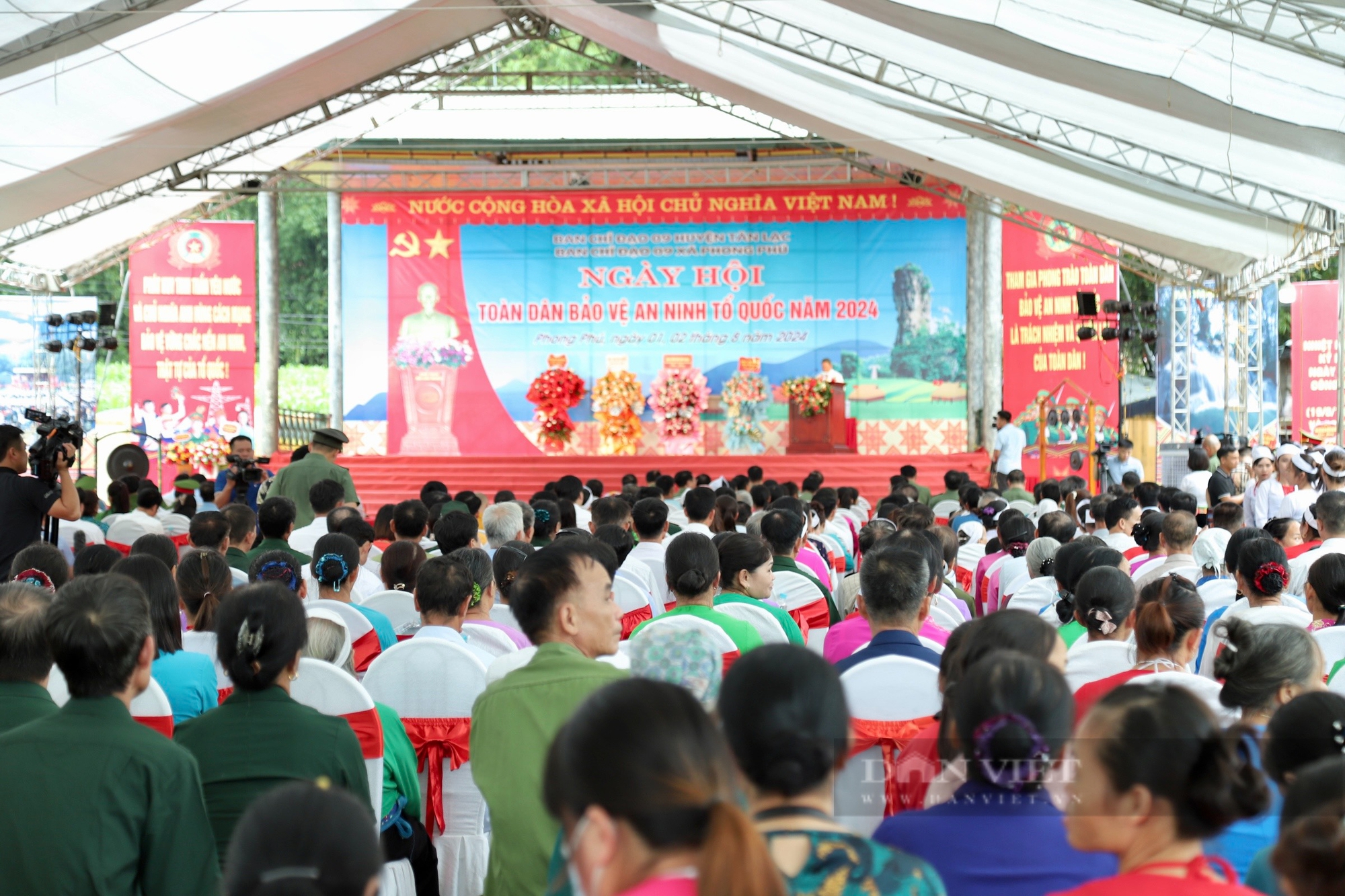 Bộ trưởng Lương Tam Quang dự ngày hội Toàn dân bảo vệ an ninh Tổ quốc tại Hòa Bình- Ảnh 1.