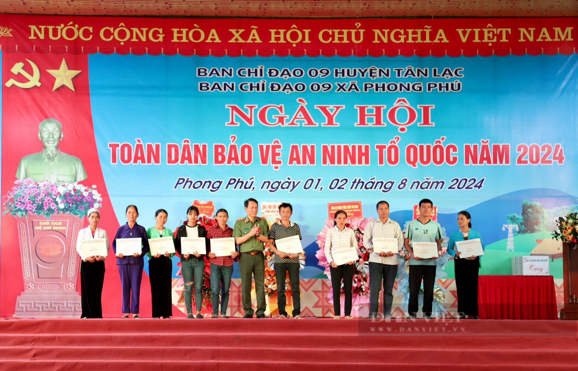 Bộ trưởng Lương Tam Quang dự ngày hội Toàn dân bảo vệ an ninh Tổ quốc tại Hòa Bình- Ảnh 5.