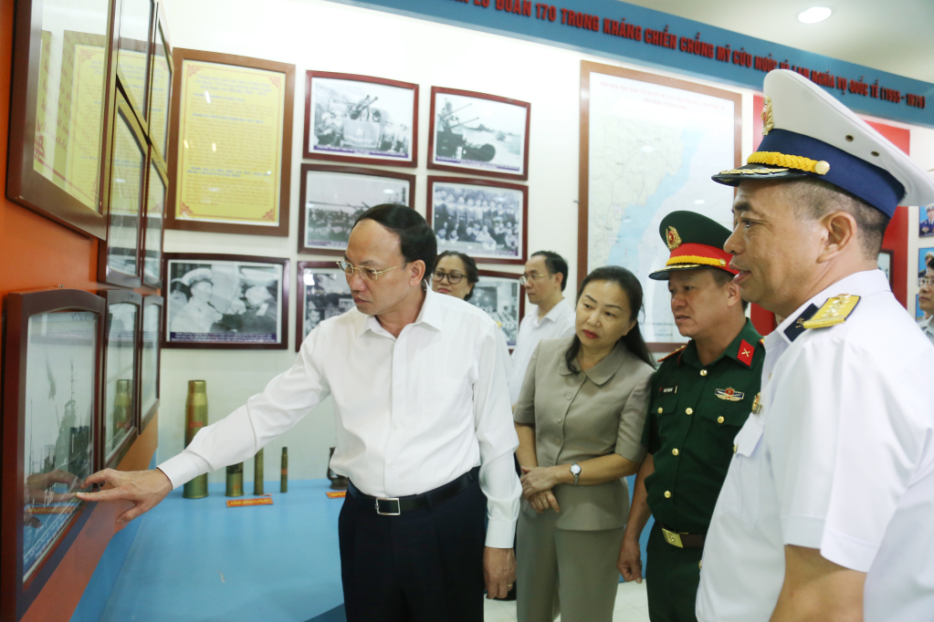 Bí thư Quảng Ninh Nguyễn Xuân Ký thăm, động viên cán bộ, chiến sĩ Lữ đoàn 170 Hải quân- Ảnh 2.